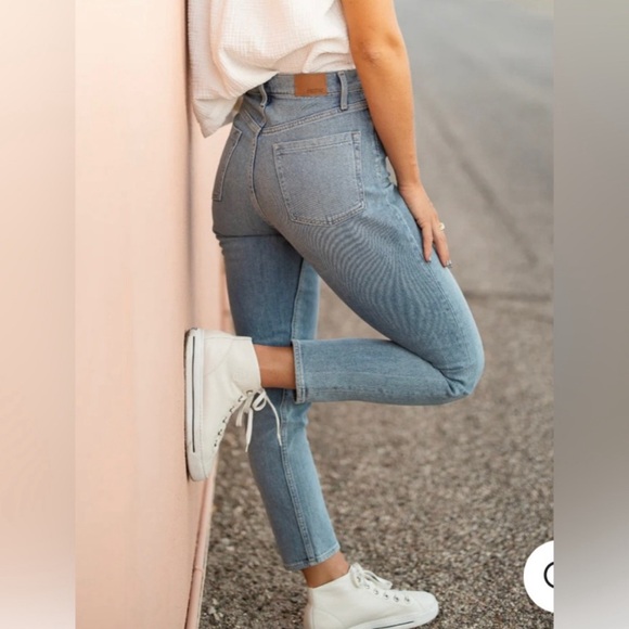 REVtown High Rise Straight Jeans Sunrise Indigo Wash Light Stretch Sz 32 - Picture 3 of 16